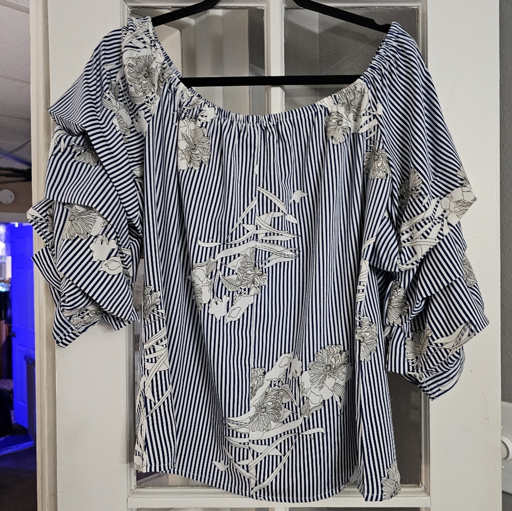 Womens Style Envy ruffled sleeve blue/white striped black floral blouse! Size m!